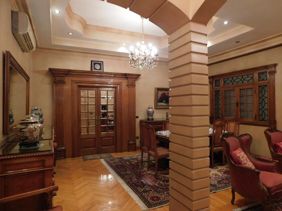 Seating area, Dining area