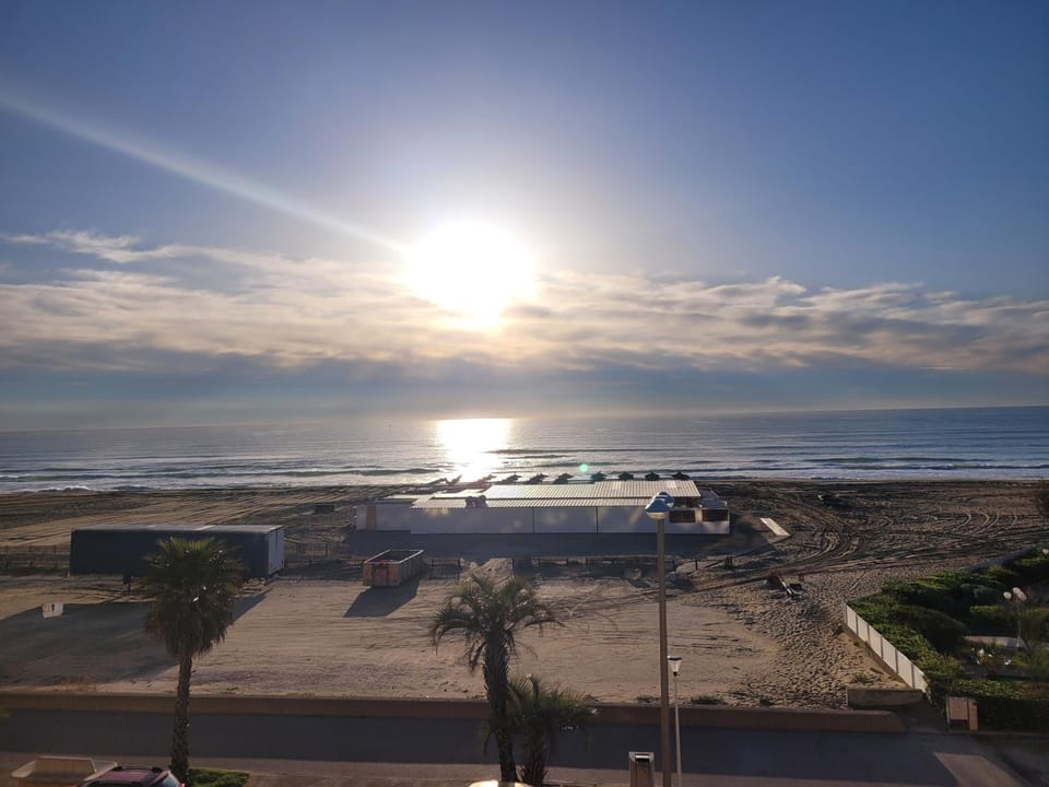 Appartement 80 m2, T 3 vue imprenable face à la mer Apartment in Canet-en-Roussillon