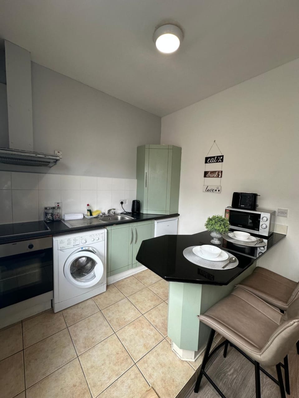 Kitchen or kitchenette, washing machine