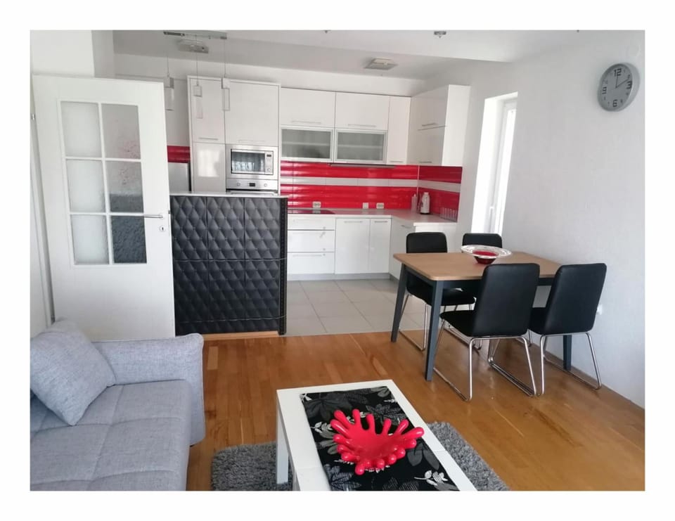 Kitchen or kitchenette, Living room, Seating area, Dining area, oven, stove