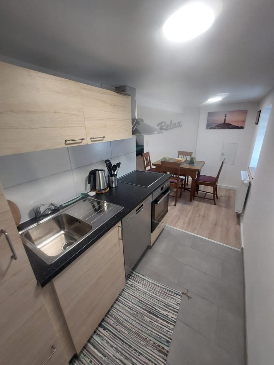 Kitchen or kitchenette, Dining area