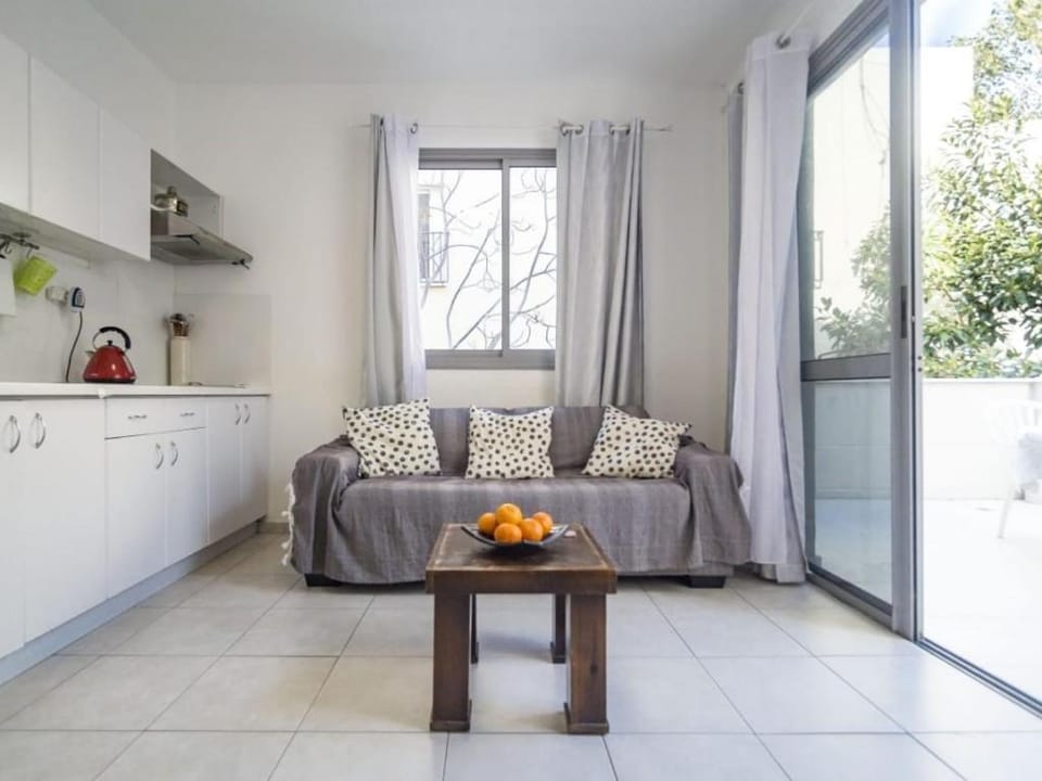 Quiet 2 rooms with large terrace Apartment in Tel Aviv-Yafo