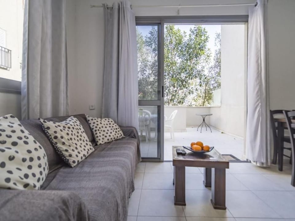 Quiet 2 rooms with large terrace Apartment in Tel Aviv-Yafo
