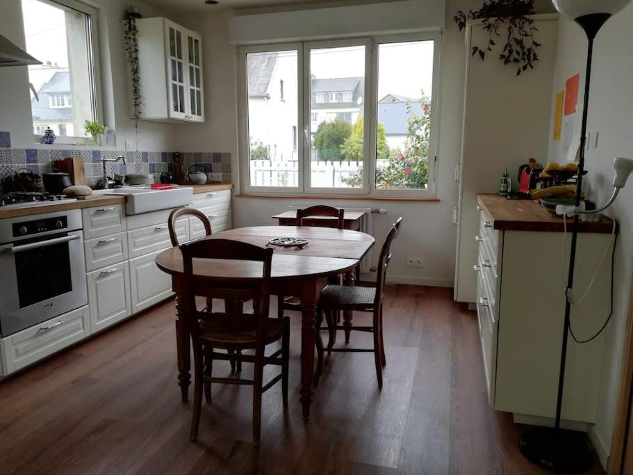 Maison des fontaines, calme spacieuse avec grand jardin House in Lannion