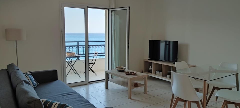 TV and multimedia, Balcony/Terrace, Living room, Seating area, Dining area, Sea view