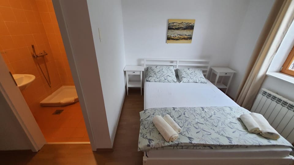 Bed, Bathroom, Photo of the whole room, Bedroom