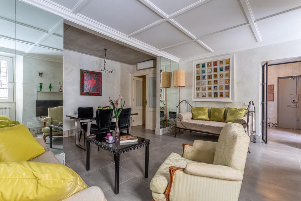TV and multimedia, Living room, Seating area, Dining area