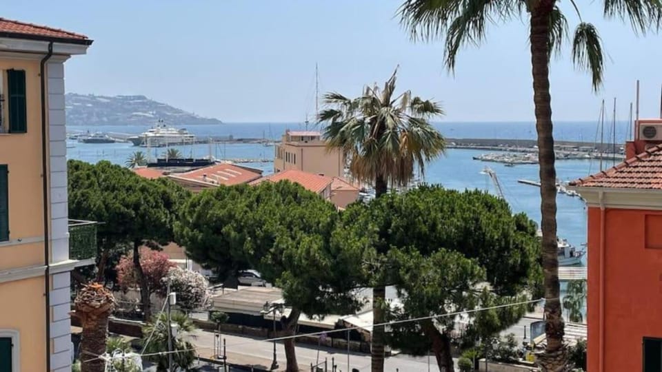 WH - Trilocale Bresca - 1 Passo Dal Porto - Centro - Wifi Apartment in Sanremo