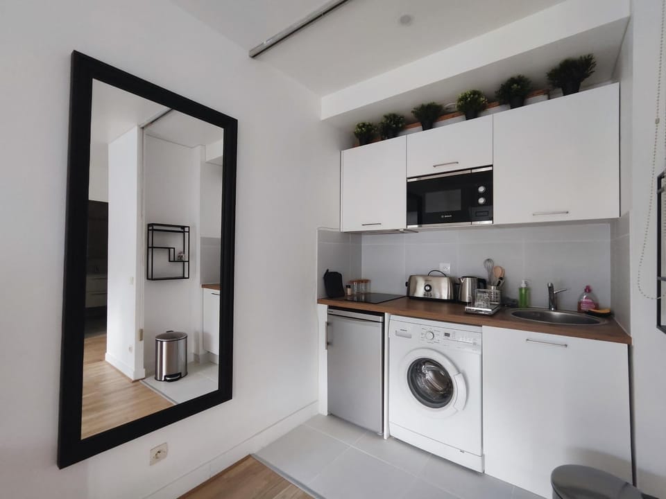 Paris Apartment Near Arc de Triomphe and Shopping Apartment in Paris