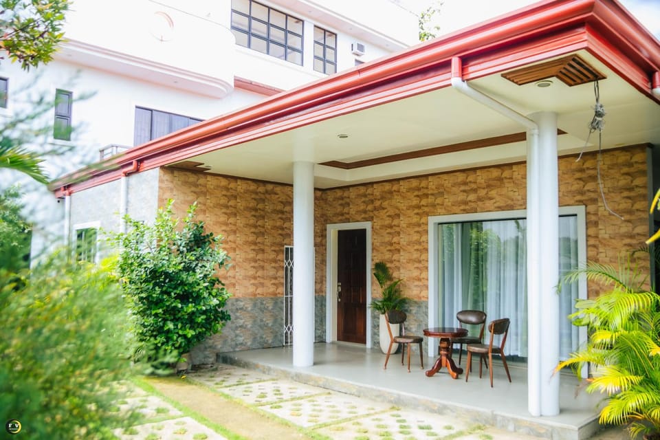 Property building, Day, Balcony/Terrace