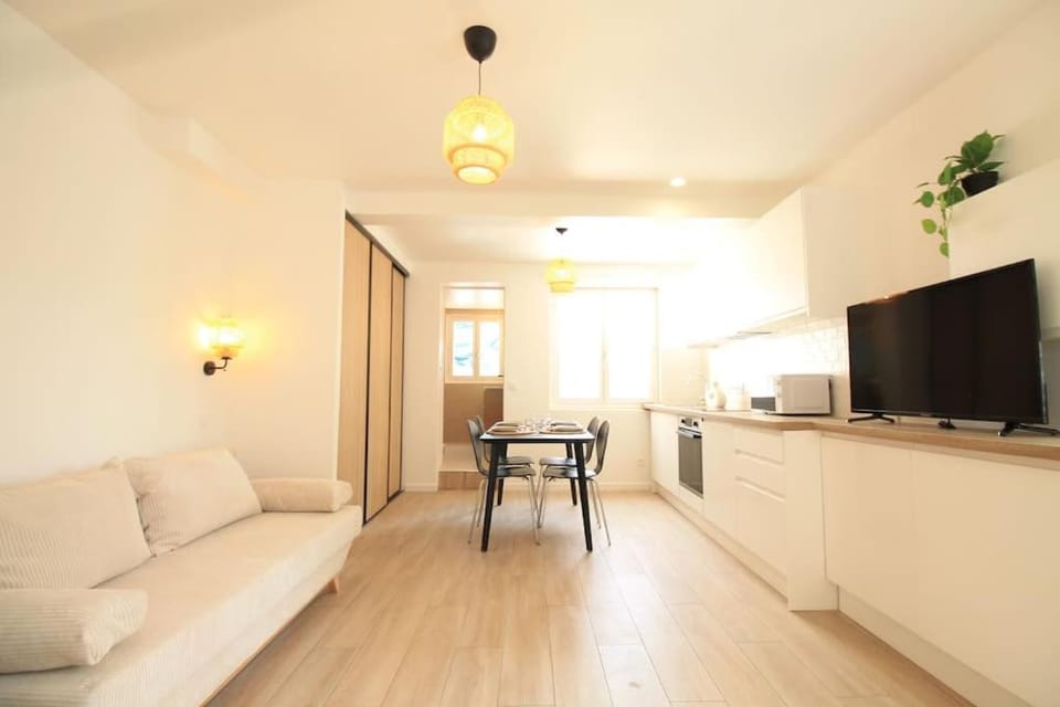 Communal lounge/ TV room, TV and multimedia, Kitchen or kitchenette, Living room, Seating area, Dining area