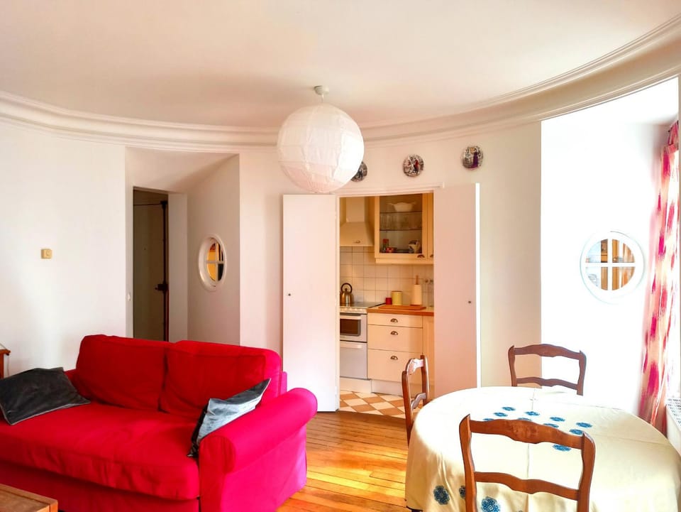 Stay in central Paris near Arc de Triomphe Apartment in Paris