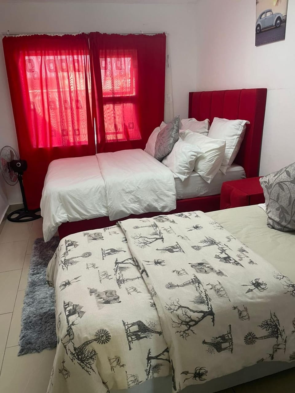 Bed, Photo of the whole room, Bedroom, group of guests, Family