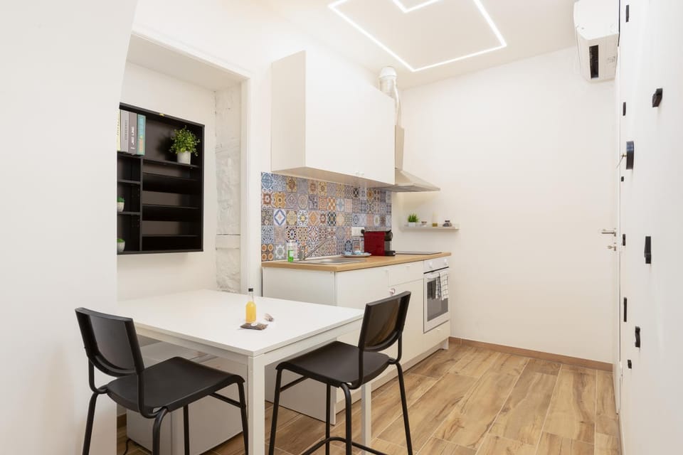Kitchen or kitchenette, Dining area, minibar, oven, pet friendly, stove