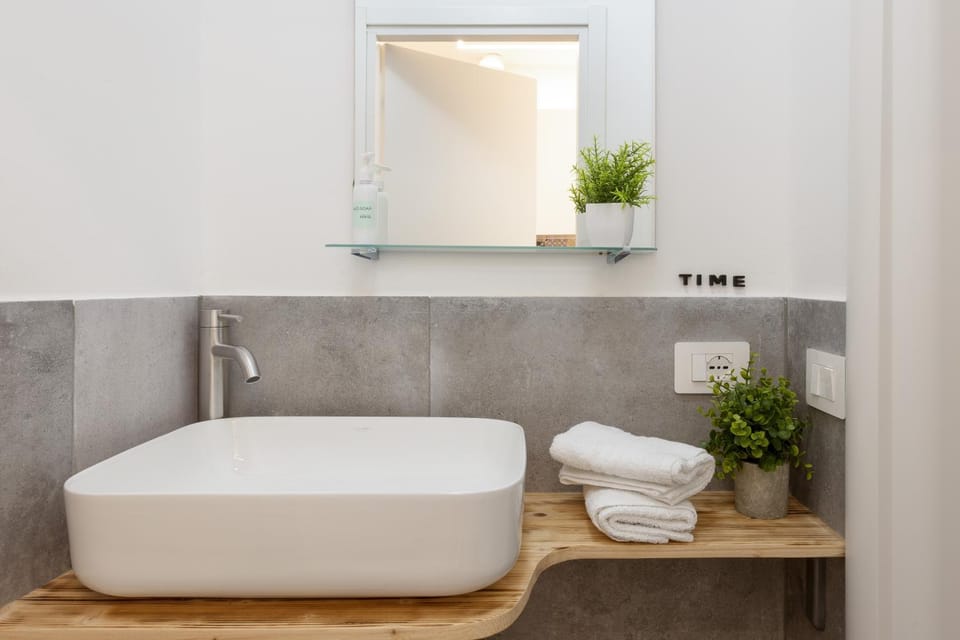Bathroom, towels
