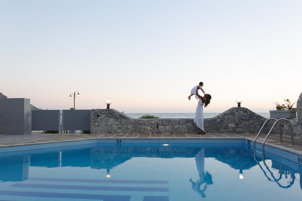 Day, Pool view, Swimming pool, young children