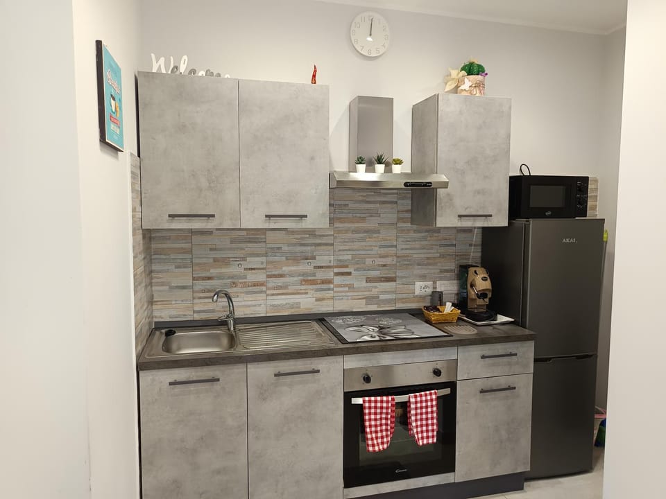 Kitchen or kitchenette, microwave, oven