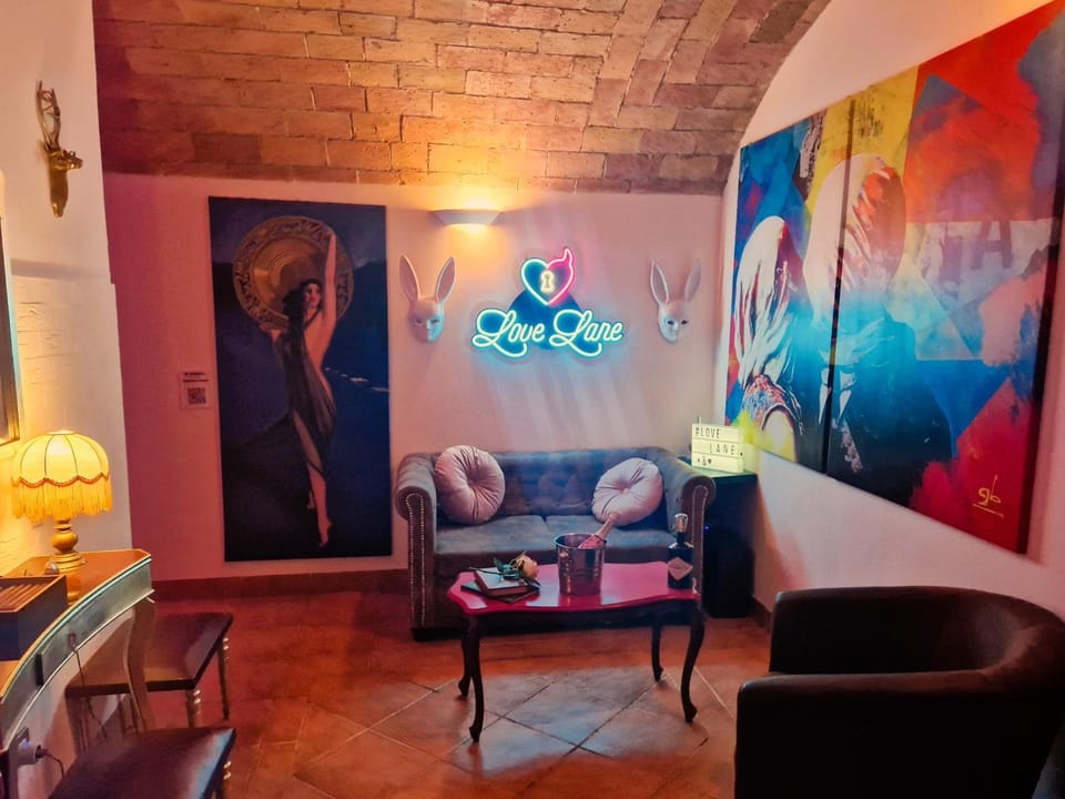 Living room, Seating area
