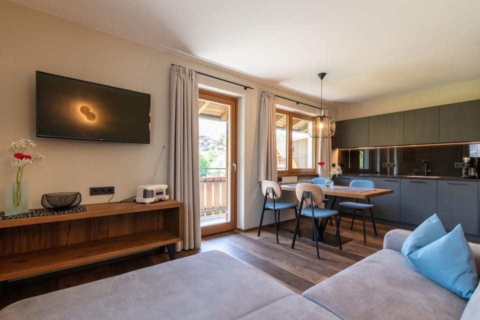 TV and multimedia, Kitchen or kitchenette, Living room, Dining area, minibar