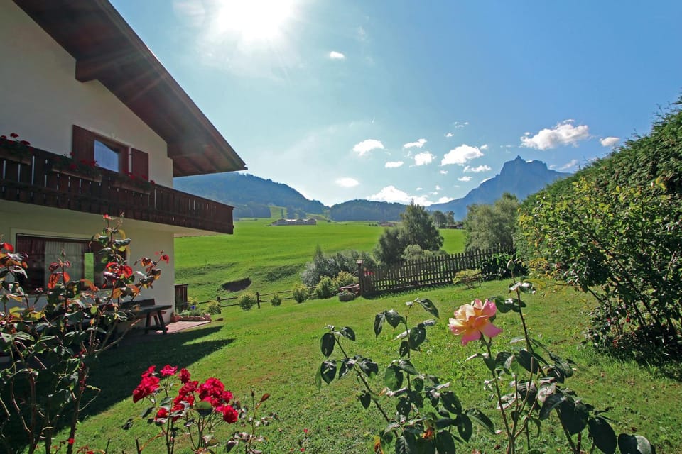 Property building, Natural landscape, Garden, Garden view, Mountain view