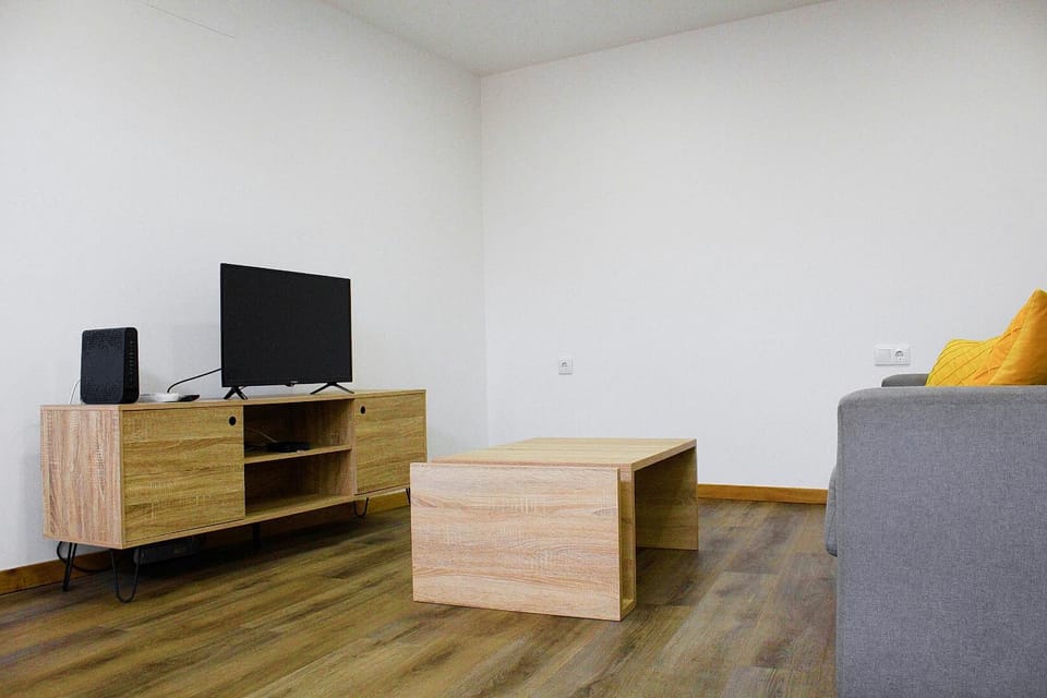 TV and multimedia, Living room, Seating area, air conditioner