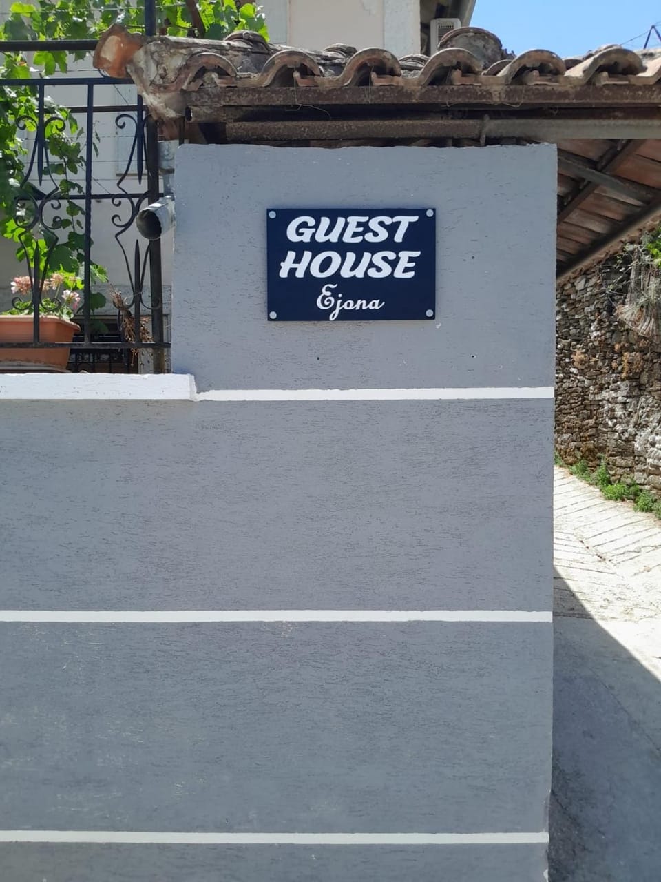 Day, Property logo or sign, Street view