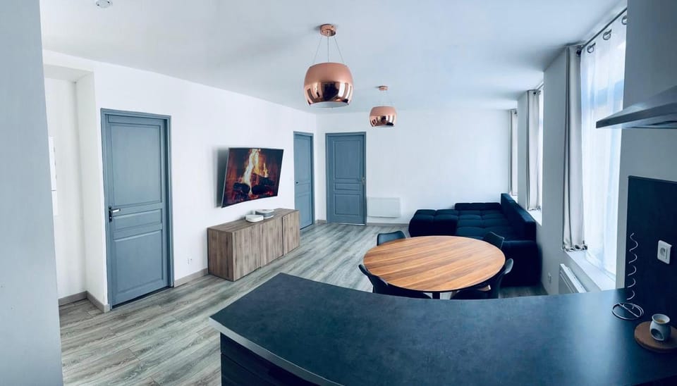 Communal lounge/ TV room, TV and multimedia, Living room, Seating area, Dining area