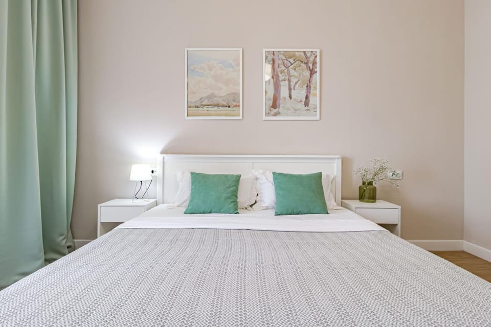 Bed, Photo of the whole room, Bedroom