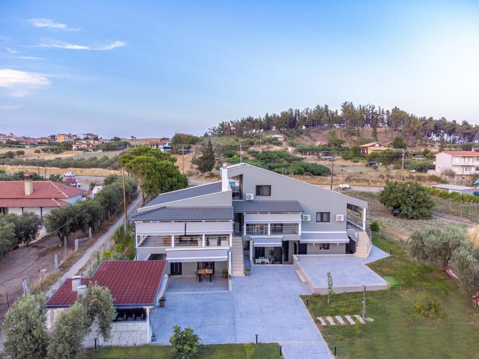 Villa Llanaj Residence 2 by Luxlikehome House in Halkidiki