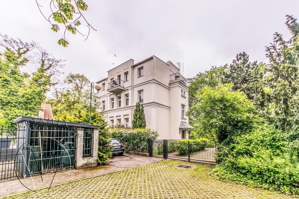 Property building, Neighbourhood