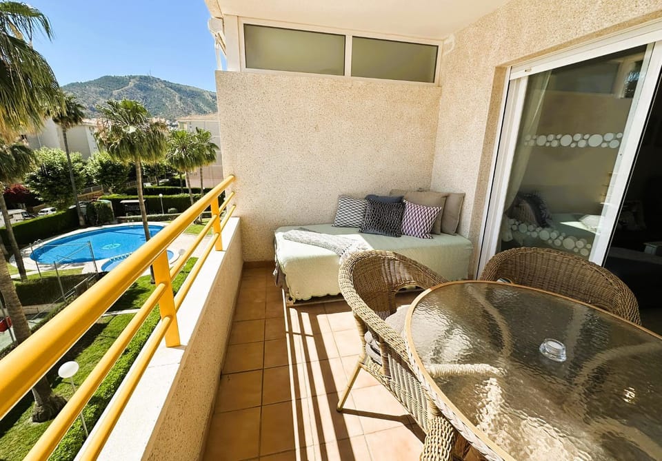 Balcony/Terrace, Tennis court, Swimming pool