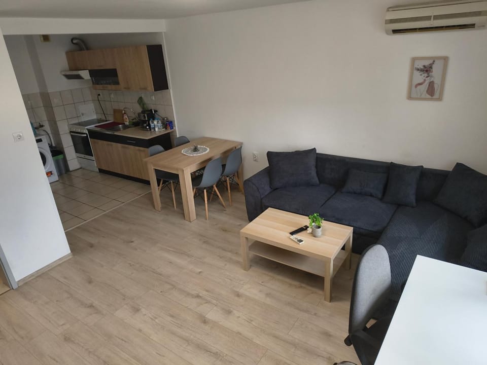 Kitchen or kitchenette, Living room, Seating area, Dining area, stove