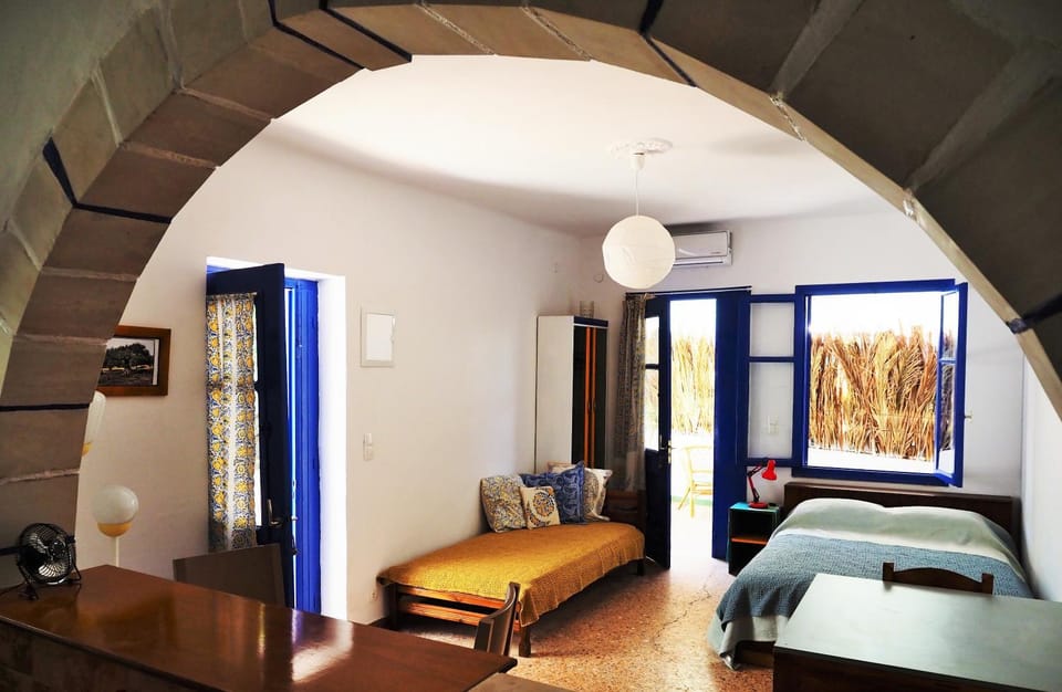 Photo of the whole room, air conditioner