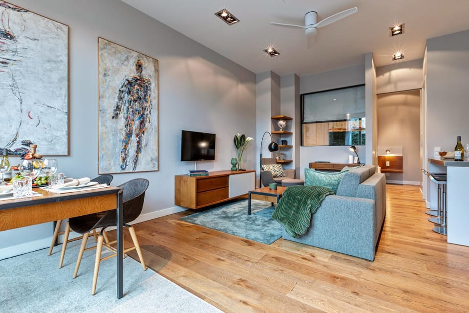 TV and multimedia, Photo of the whole room, Seating area, Dining area, heating, heating, internet, internet
