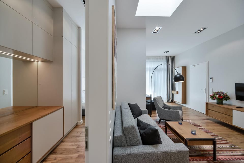 TV and multimedia, Living room, Seating area, heating, heating, internet, internet, wardrobe