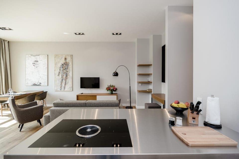 TV and multimedia, Coffee/tea facilities, Kitchen or kitchenette, Living room, Seating area, Dining area, internet, internet