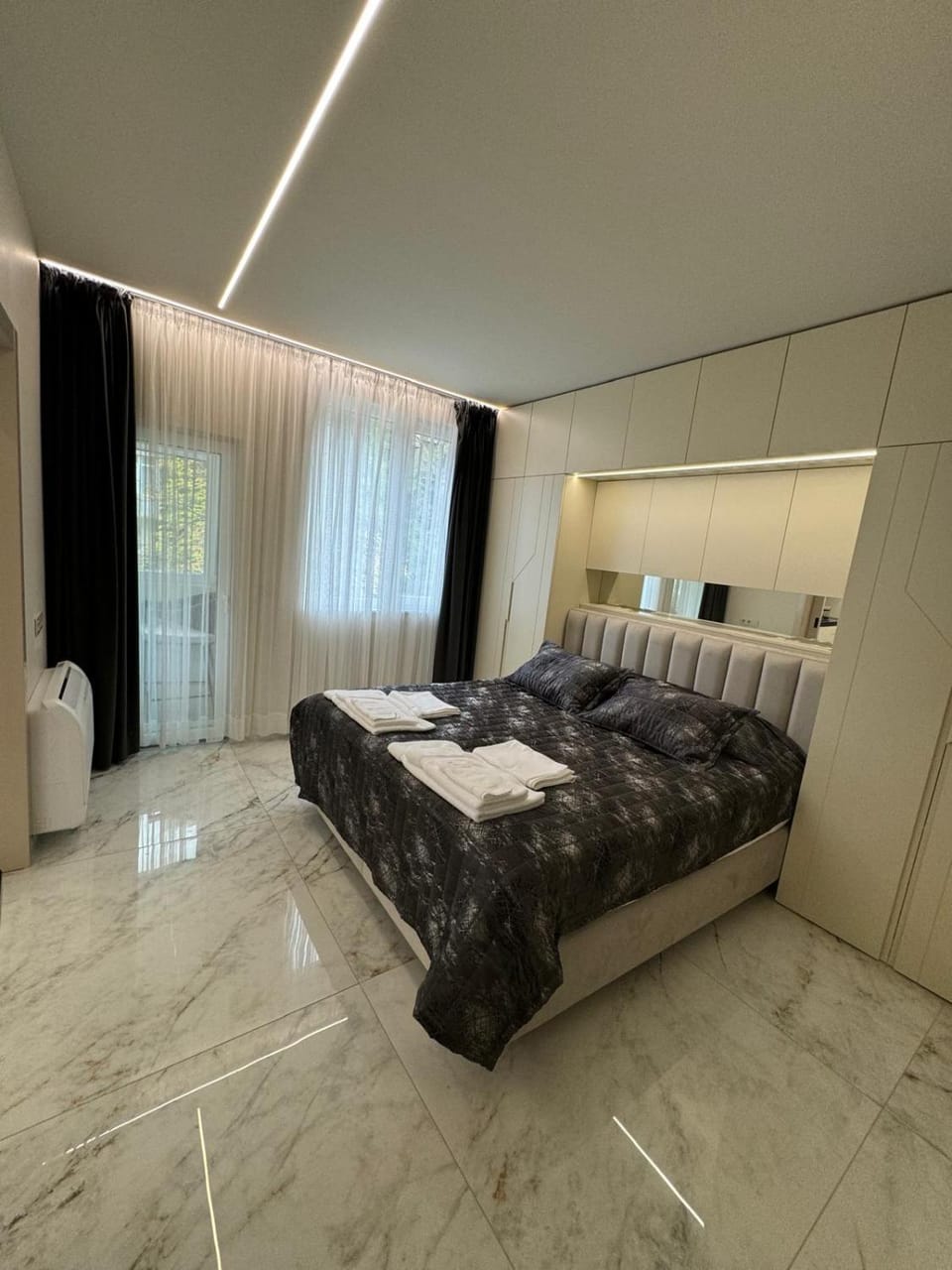 Bed, TV and multimedia, Bedroom, wardrobe, air conditioner
