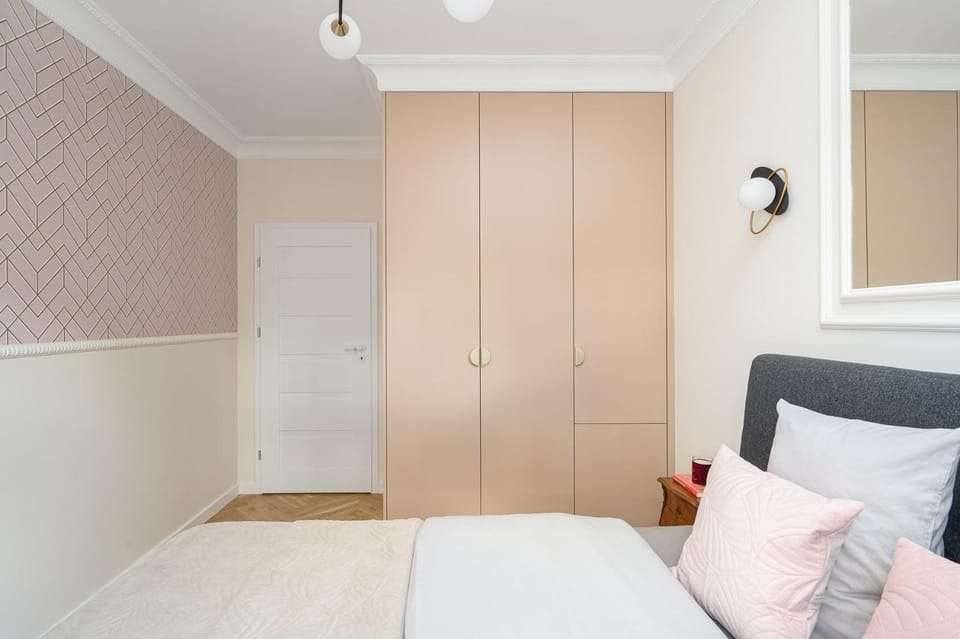Quiet Apartment on the Main Square, 2 Bathrooms Apartment in Wroclaw