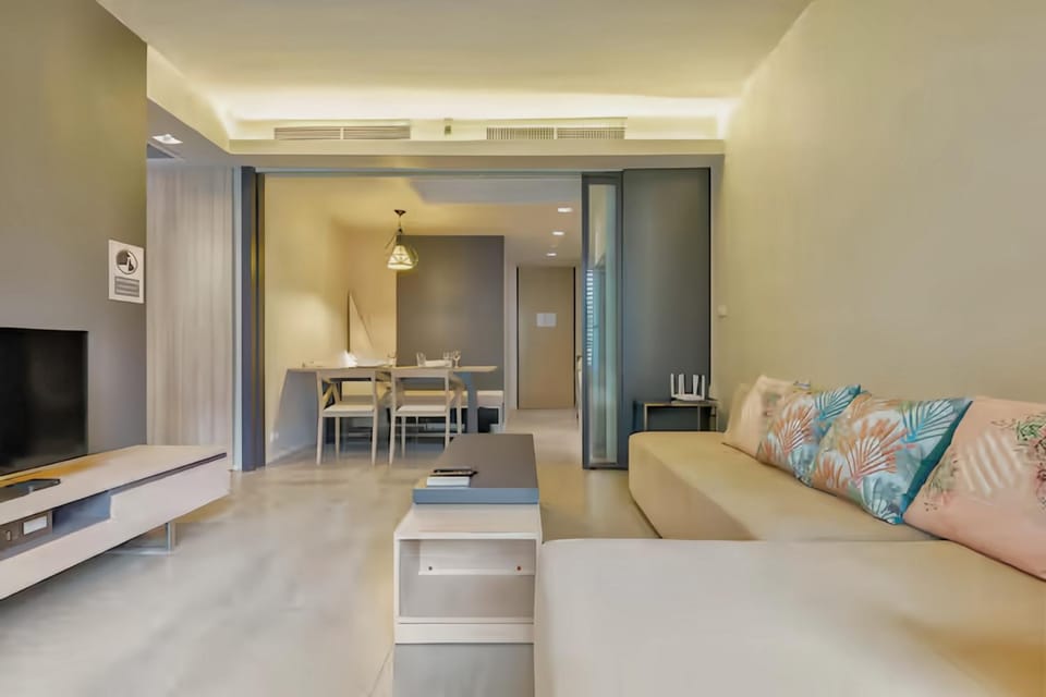 TV and multimedia, Kitchen or kitchenette, Living room, Seating area, Dining area, air conditioner