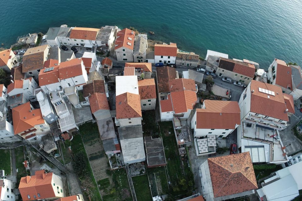 Bird's eye view, Sea view, Location