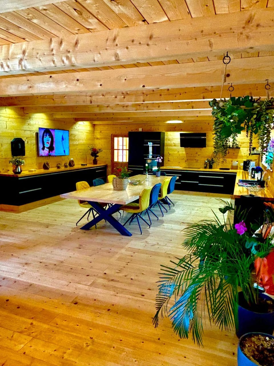 Dining area, kitchen