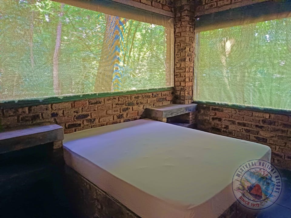 Bed, Natural landscape, Photo of the whole room, Bedroom