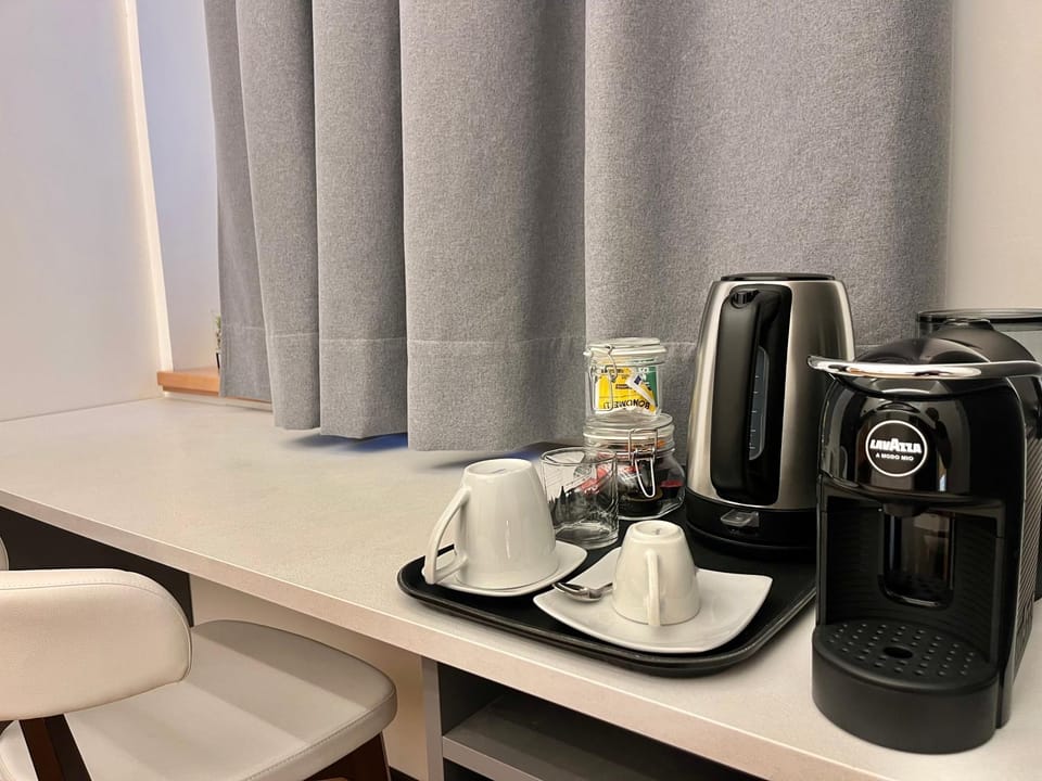 Coffee/tea facilities, Breakfast