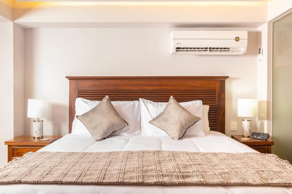 Bed, Bedroom, air conditioner