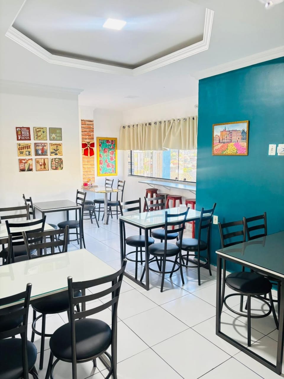 Restaurant/places to eat, Living room, Seating area