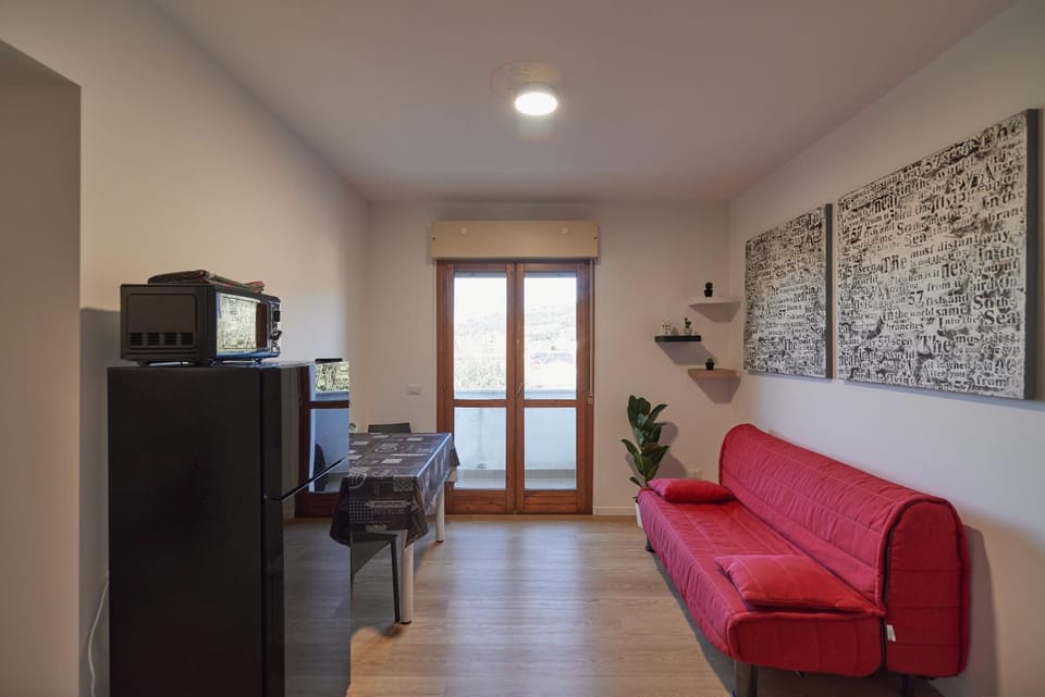 Bilocale moderno in zona tranquilla, parcheggio gratuito con caffè e altri servizi inclusi Non è una camera , ma un appartamento con cucina Apartment in Perugia