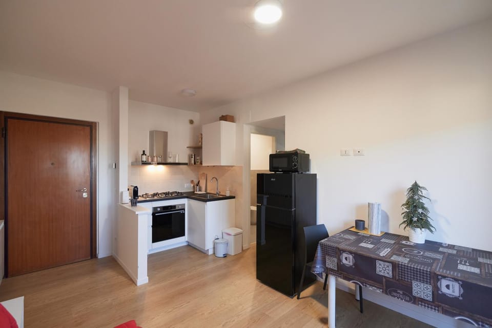 Bilocale moderno in zona tranquilla, parcheggio gratuito con caffè e altri servizi inclusi Non è una camera , ma un appartamento con cucina Apartment in Perugia