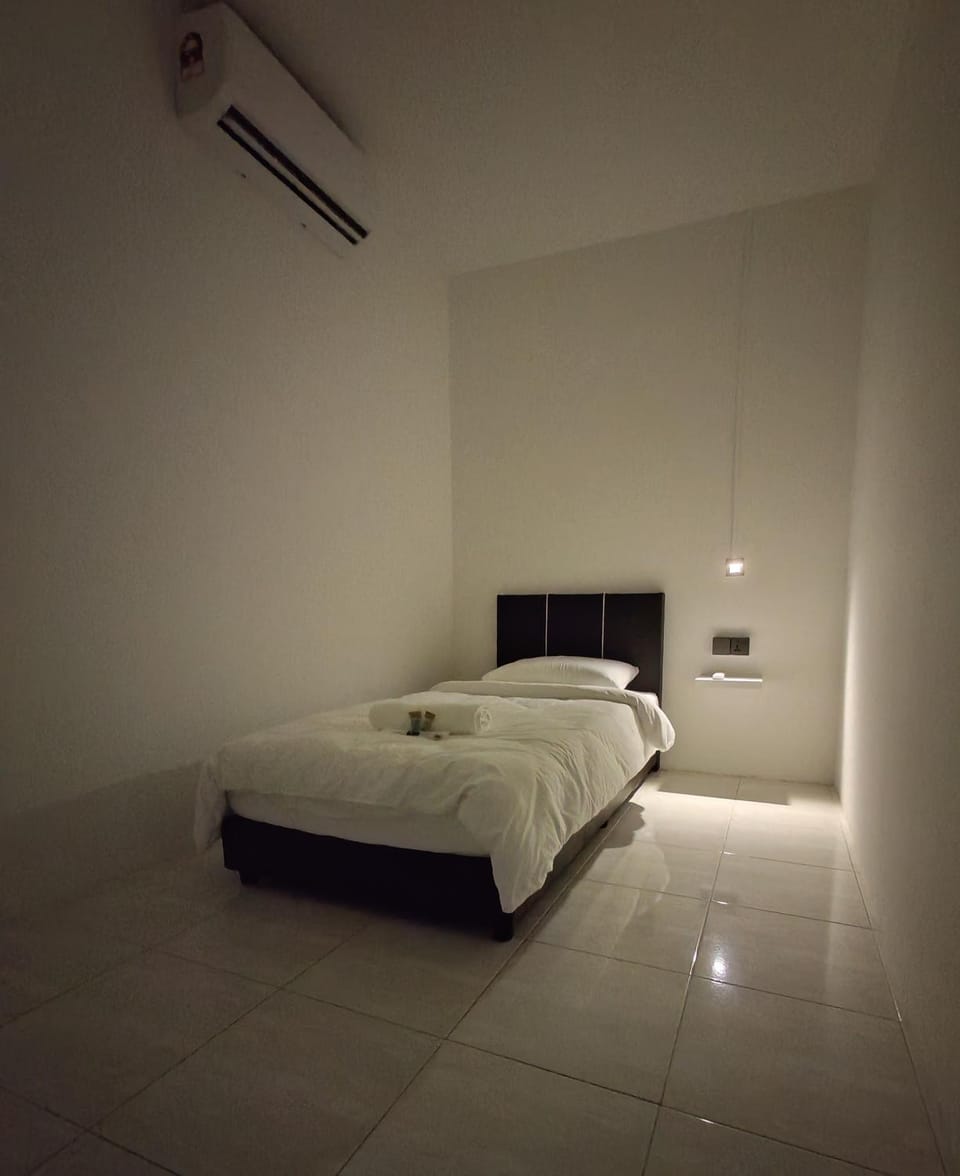 23 Inn Singlebed Share Bathroom No Window Bed and Breakfast in Penang