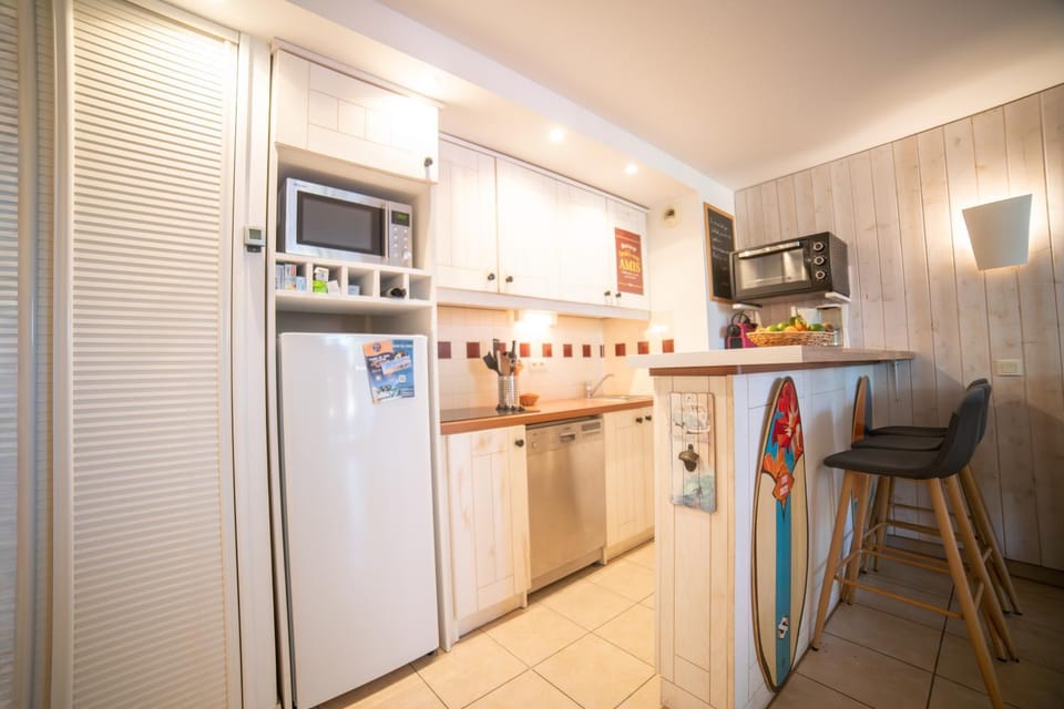 dishwasher, microwave, oven, stove, kitchen
