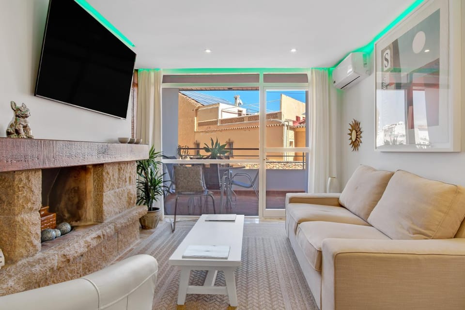 Communal lounge/ TV room, Living room